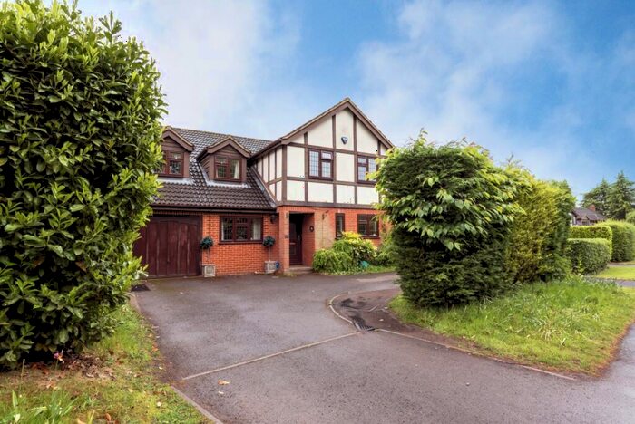 5 Bedroom Detached House To Rent In Denham Lane Chalfont St. Peter, SL9