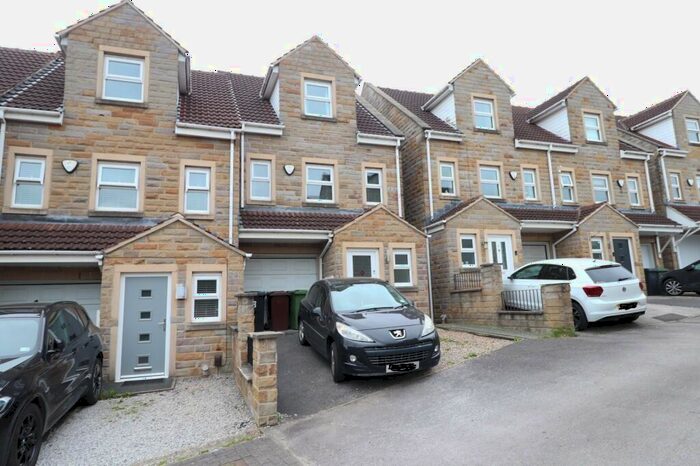 3 Bedroom End Of Terrace House To Rent In Clark Spring Court, Morley, Leeds, West Yorkshire, LS27