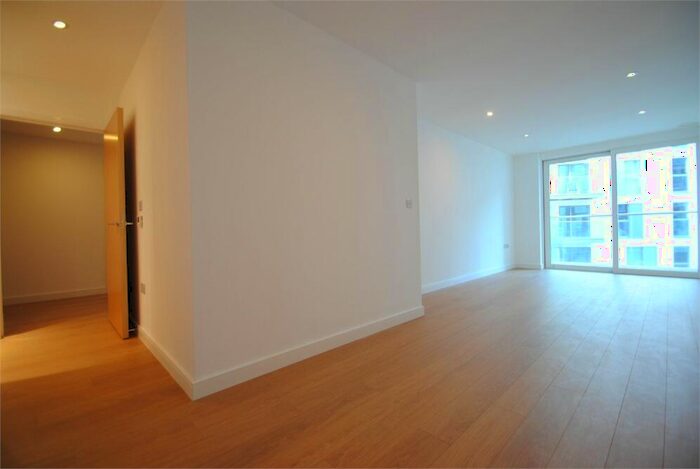 2 Bedroom Flat To Rent In Saffron Central Square, Croydon, Surrey, CR0
