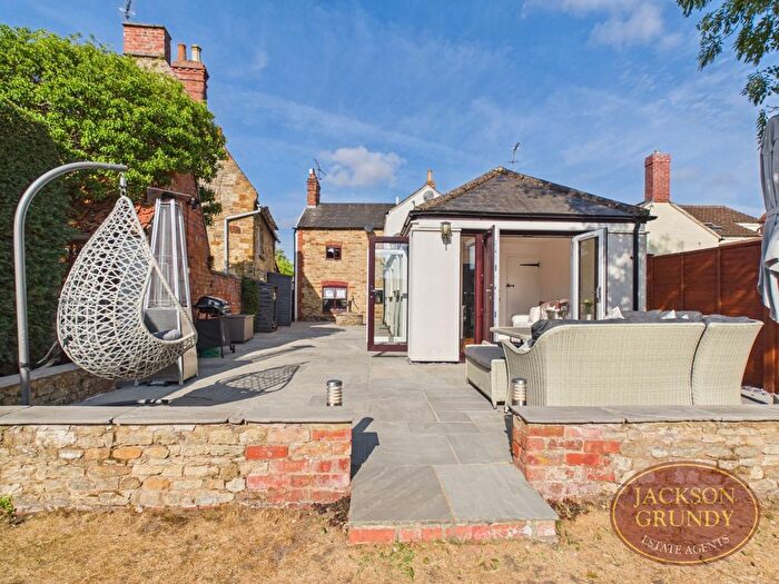 3 Bedroom Cottage For Sale In High Street, Collingtree, NN4