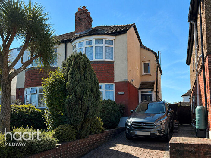 3 Bedroom Semi-Detached House For Sale In Barnsole Road, Gillingham, ME7