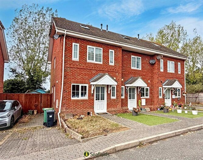3 Bedroom Semi-Detached House To Rent In Stonewood Gate, St. Helens, PO33