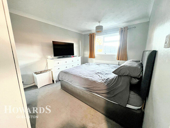 2 Bedroom Semi-Detached Bungalow For Sale In Flowerday Close, Hopton, NR31