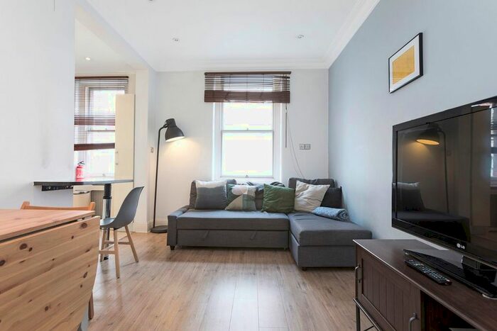 2 Bedroom Flat To Rent In Nassau Street, London, W1W