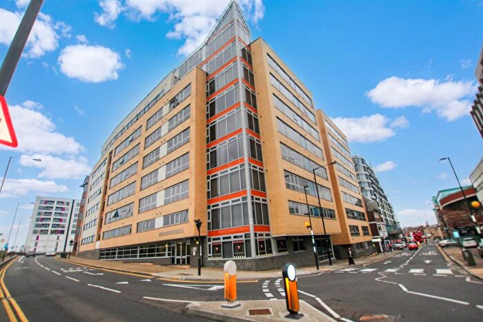 3 Bedroom Flat To Rent In Harrow, HA1