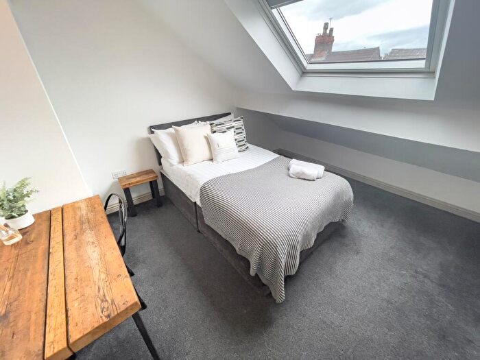 6 Bedroom Terraced House To Rent In Romer Road, L6