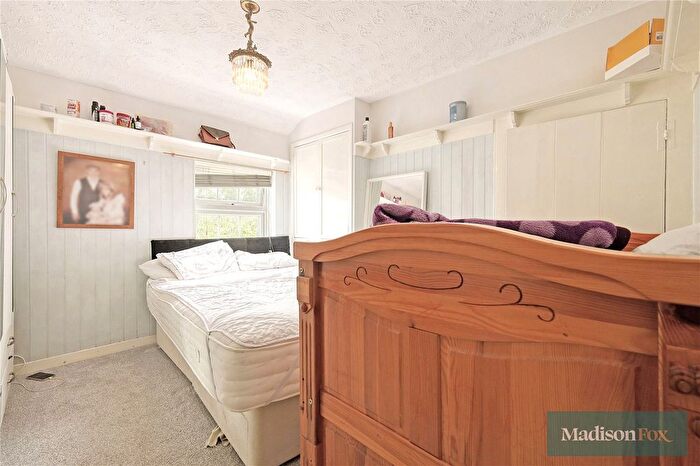 2 Bedroom End Of Terrace House For Sale In Tomswood Hill, Ilford, IG6