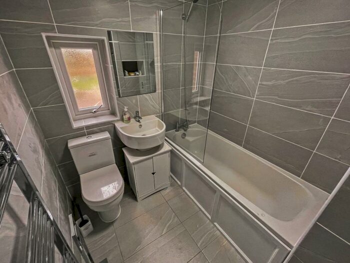 2 Bedroom Flat To Rent In Dudley Road, Brierley Hill, DY5