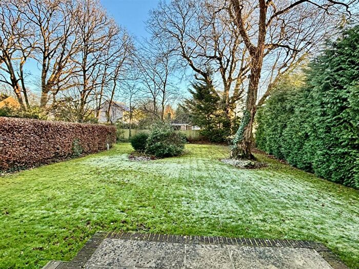 2 Bedroom Apartment For Sale In Tudor Court, London Road, Windlesham, GU20
