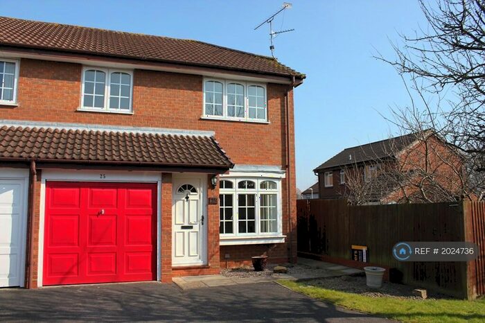 4 Bedroom Semi-Detached House To Rent In Calcot, Reading, RG31