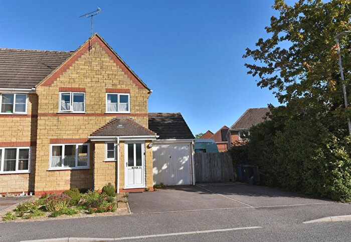 3 Bedroom Semi-Detached House For Sale In Barleyfields, Gillingham, Dorset, SP8