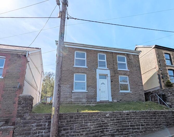 3 Bedroom Detached House For Sale In Penywern Road, Ystalyfera, Neath Port Talbot., SA9