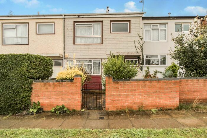 3 Bedroom Terraced House To Rent In Don Close, RG30