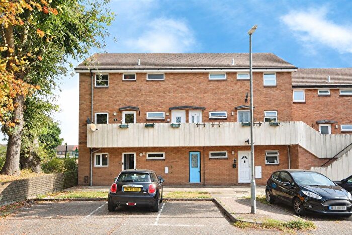 1 Bedroom Flat For Sale In Selworthy Close, Billericay, CM11