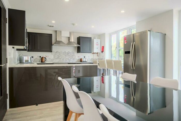 8 Bedroom Duplex To Rent In **£pppw Inc Bills** The Cave, Queens Road East, Beeston, Nottingham, NG9