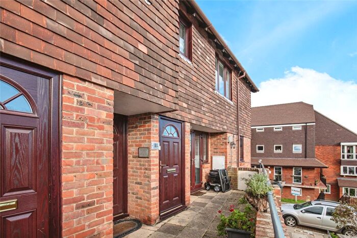 2 Bedroom Flat For Sale In Abbey Court (Battle), Battle, TN33