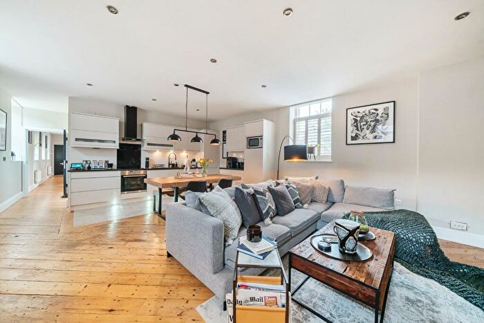 2 Bedroom Flat For Sale In Eton Square, Eton, Windsor, SL4