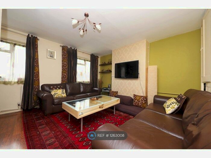 2 Bedroom Maisonette To Rent In The Larches, London UB10