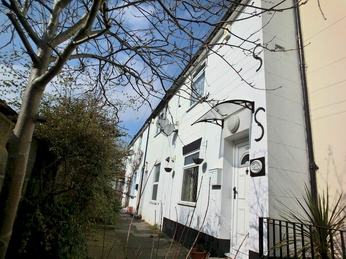 2 Bedroom Cottage To Rent In Pelham Terrace, Northfleet, Gravesend DA11