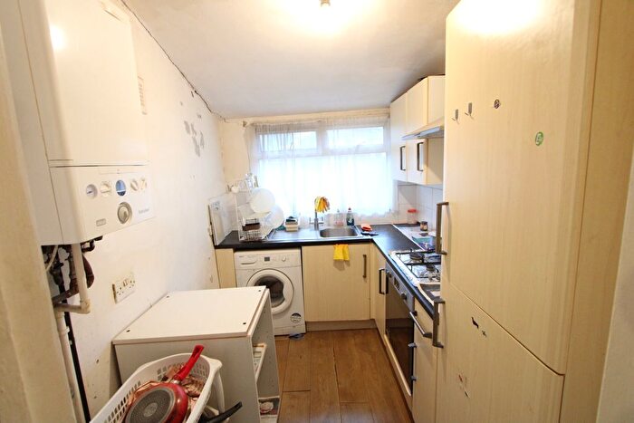 4 Bedroom End Of Terrace House To Rent In Frimley Gardens, Mitcham, CR4