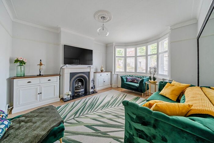 3 Bedroom Semi-Detached House For Sale In Le May Avenue, London, SE12
