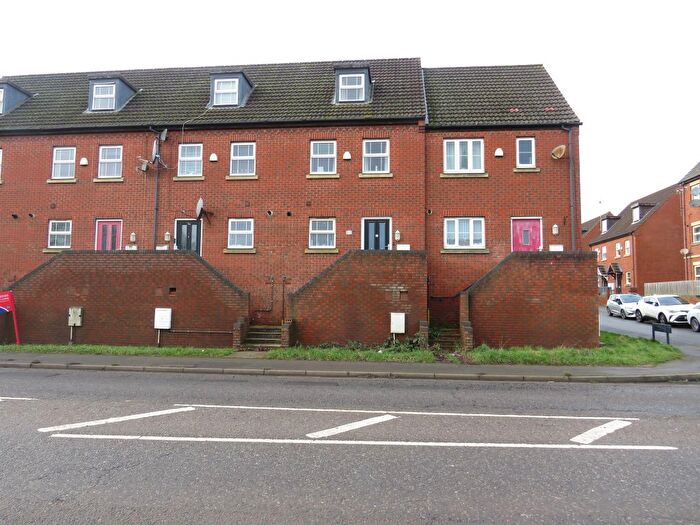 3 Bedroom Terraced House For Sale In The Embankment, Wellingborough, NN8