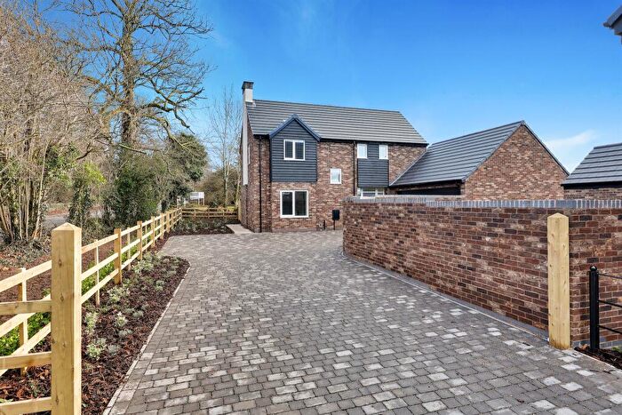 5 Bedroom Detached House For Sale In Deer Park Close, Alfreton, DE55