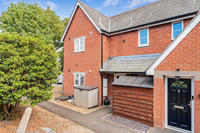 2 Bedroom Apartment For Sale In Waterloo Close, Wallingford, OX10
