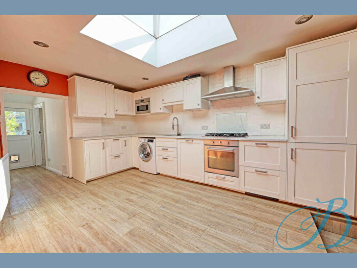 2 Bedroom Cottage For Sale In High Street, Cookham, SL6