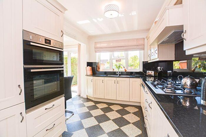 4 Bedroom Detached House For Sale In Minton Heights, Rochford, SS4