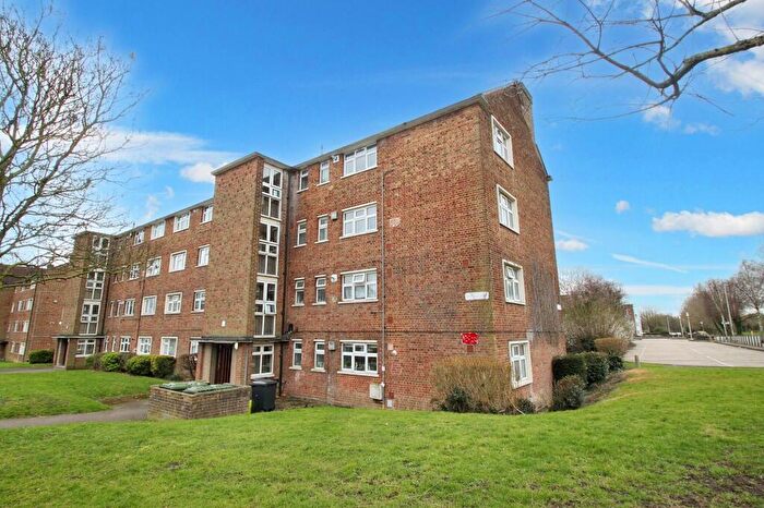 2 Bedroom Flat To Rent In Broomhill Road, Woodford Green, IG8