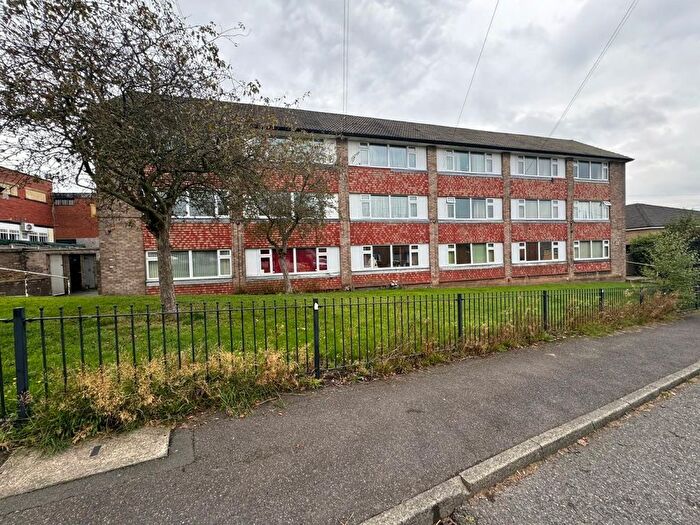 2 Bedroom Maisonette To Rent In Carr Street, Birstall, Batley, WF17