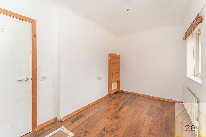 2 Bedroom Flat For Sale In Eastway, London, E9