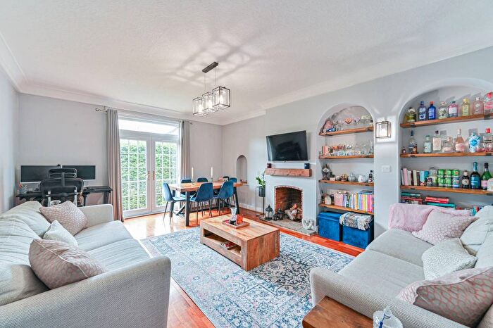 3 Bedroom Maisonette For Sale In Widmore Road, Bromley, BR1