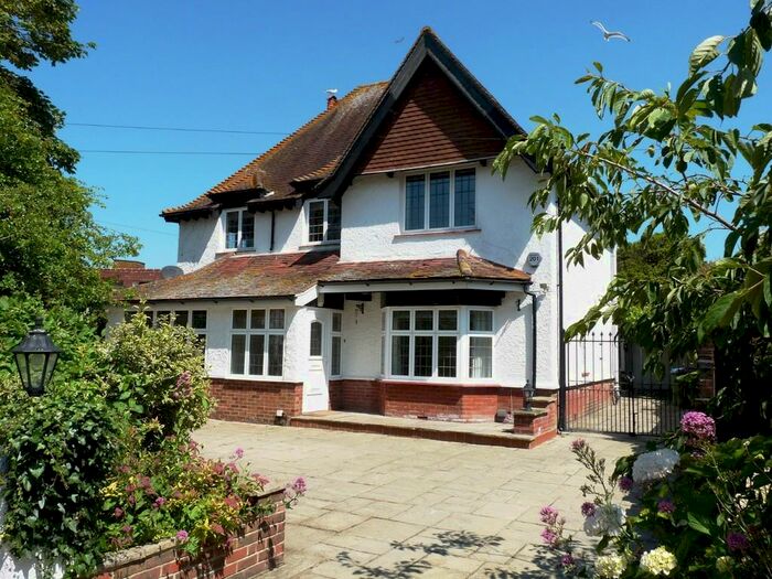 4 Bedroom Detached House To Rent In South Strand, East Preston, BN16