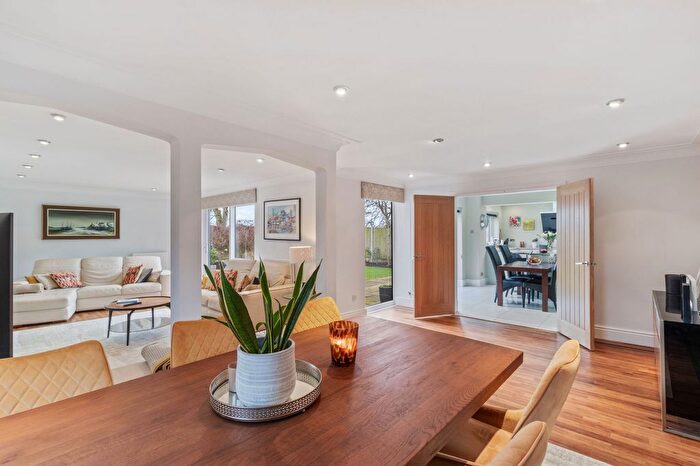 4 Bedroom Detached House For Sale In Crofton Close, Appleton Thorn, WA4 - Photo 9