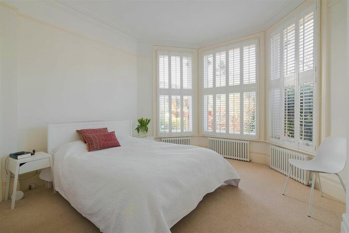 3 Bedroom Flat To Rent In Hillersdon Avenue, London, SW13