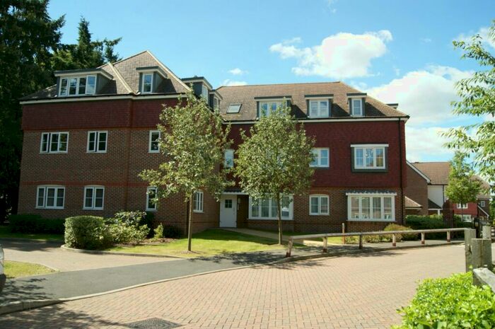 2 Bedroom Apartment To Rent In Hedgerley Lane, Gerrards Cross, SL9