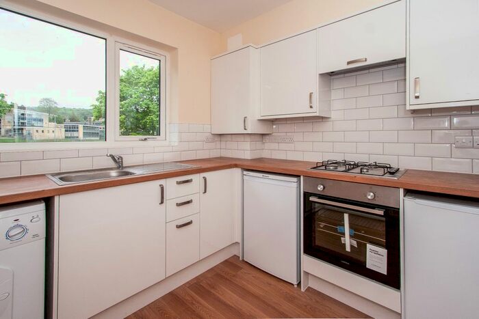 2 Bedroom Flat To Rent In Worcester Court, Larkhall, Bath, BA1