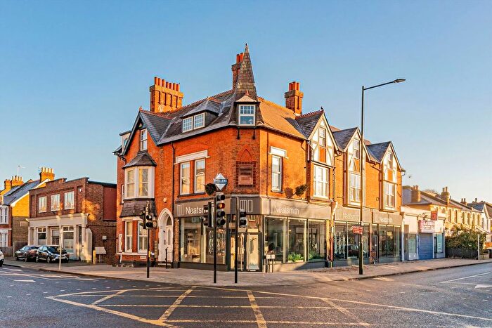 1 Bedroom Flat To Rent In High Street, Hampton Hill, TW12