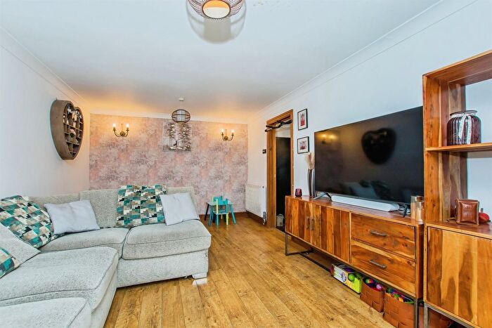 4 Bedroom Detached House For Sale In Broadway, Crowland, Peterborough, PE6