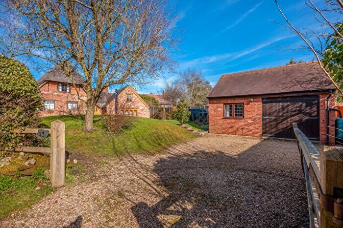 3 Bedroom Cottage For Sale In Preston-on-Stour, CV37