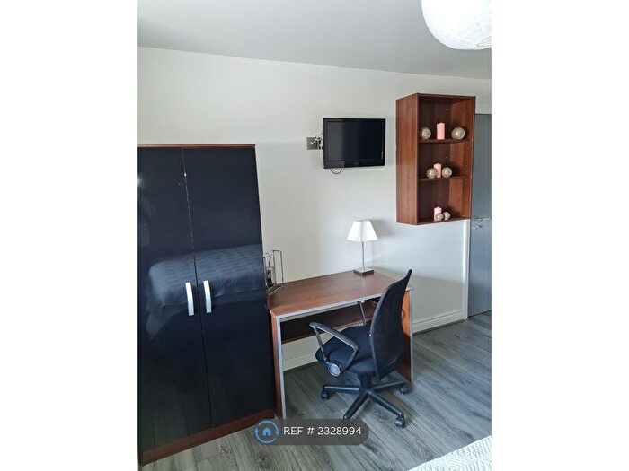 Studio To Rent In Oldgate, Huddersfield, HD1