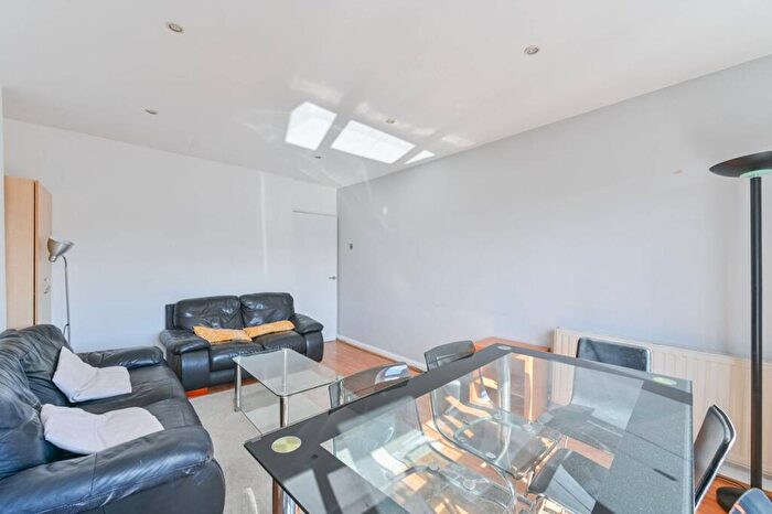 3 Bedroom Flat To Rent In Southwell Road, Camberwell, London, SE5