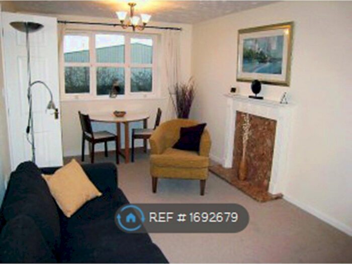 2 Bedroom Flat To Rent In Navigation Loop, Stone, ST15