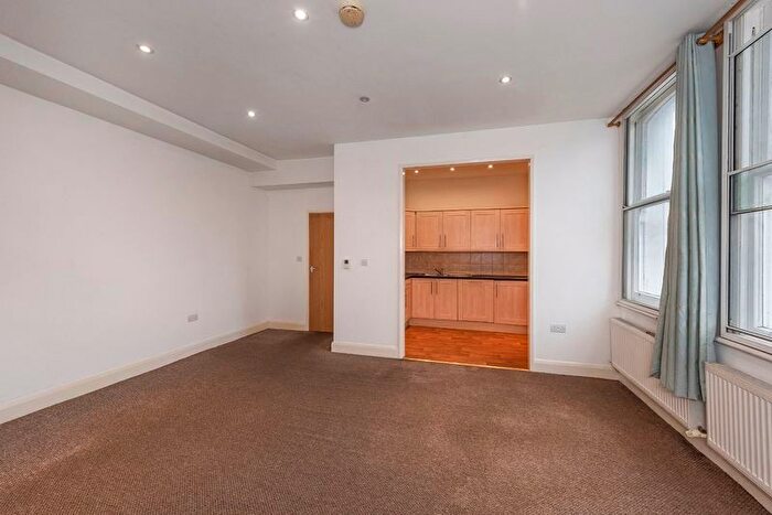 2 Bedroom Flat To Rent In Bedroom Bathroom Flat, Nevill Street, Tunbridge Wells, TN2