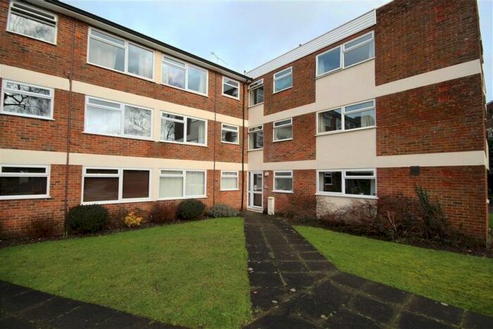 1 Bedroom Flat To Rent In Warren Road, Guildford, Surrey, GU1