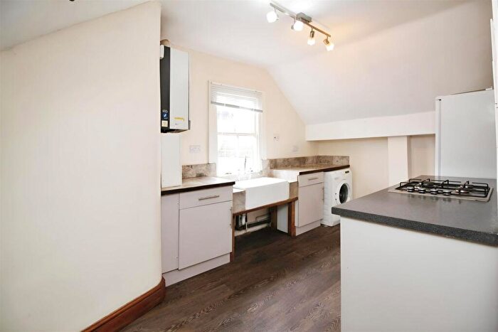 3 Bedroom Flat To Rent In Sun Street, Hitchin, Hertfordshire, SG5