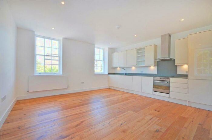 2 Bedroom Flat To Rent In Essex Road, Islington, N1