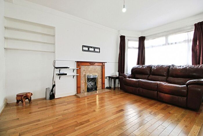 1 Bedroom Maisonette To Rent In Honeypot Lane, Stanmore, HA7